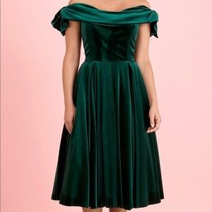 NWT velvet forest green Tilly Prom dress from The Pretty Dress Company 💚